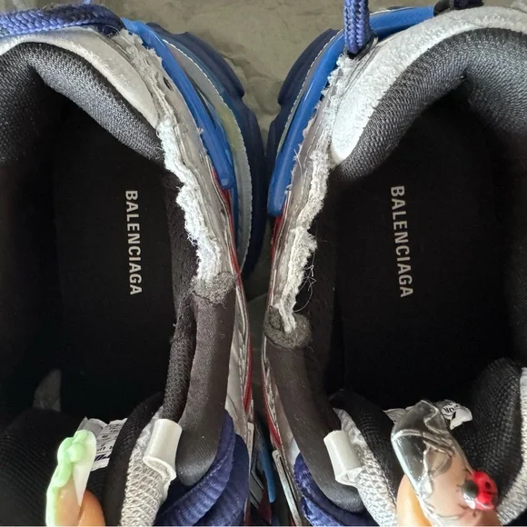 Balenciaga Runner Men’s E39Never worn comes in original box with dust bag .